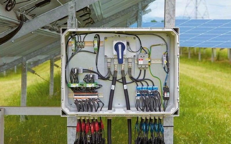 buying guide to solar combiner box